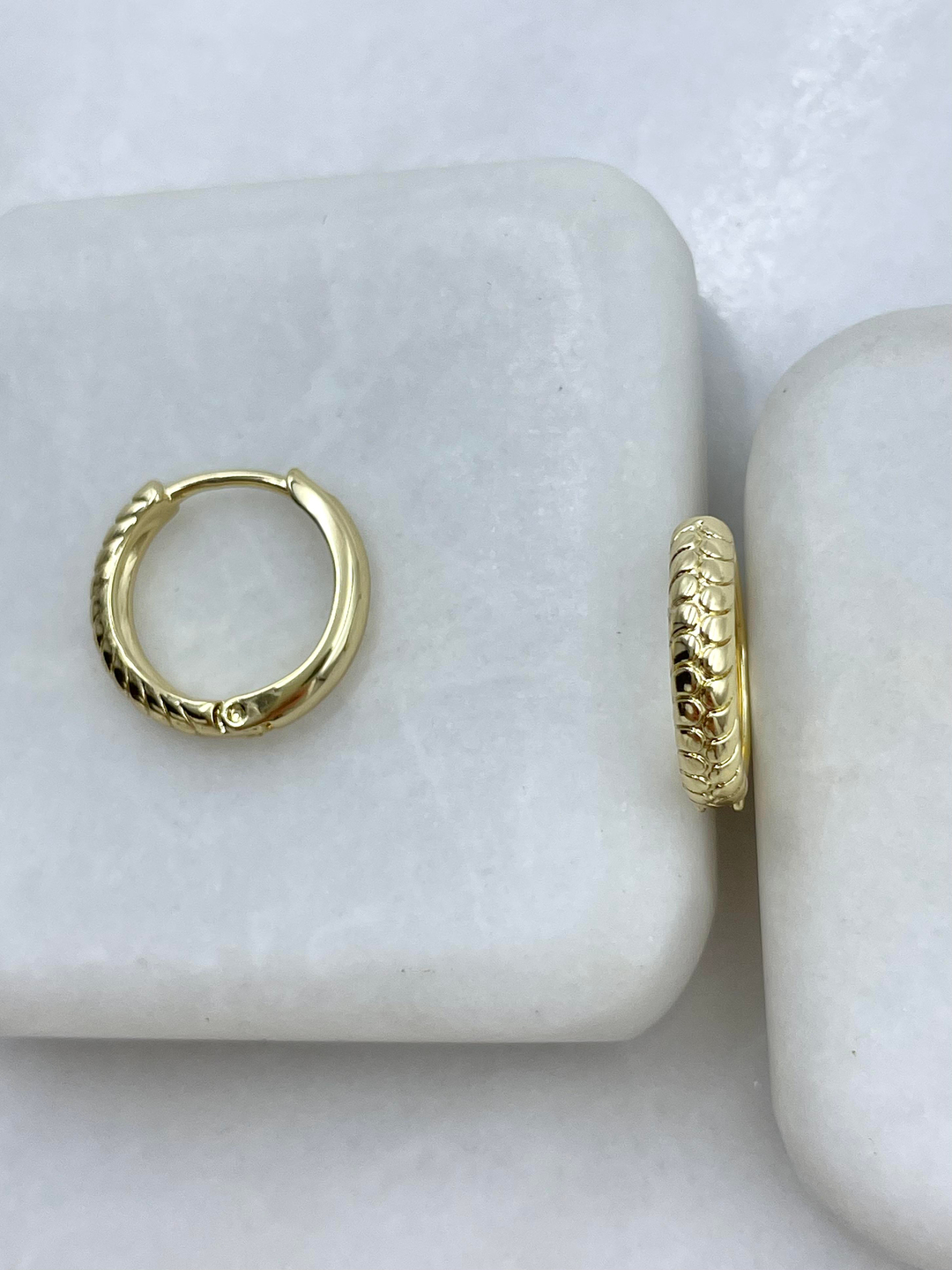 Özel Seri İşlemeli Halka Küpe Gold