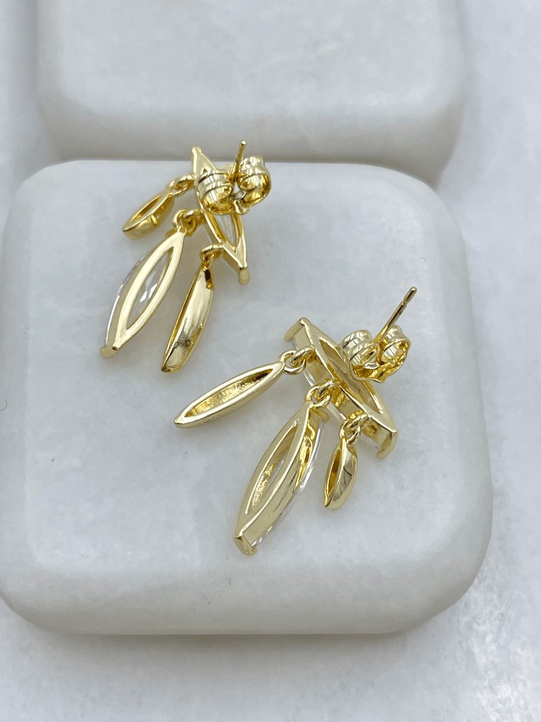 Altın Kaplama Kristal Taş Sallantılı Küpe Gold