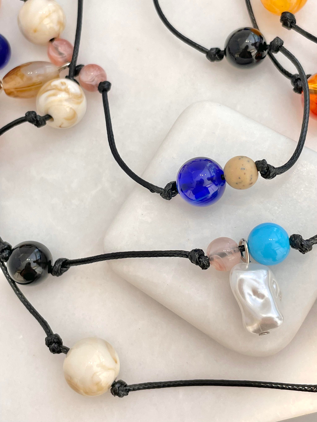 Renkli Boncuklu Tasarım Deri İp Gold