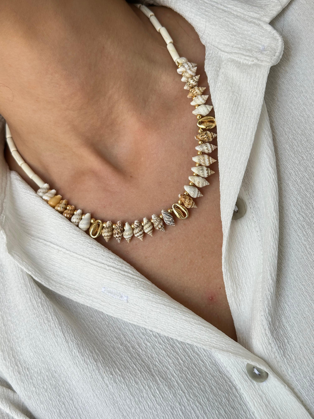 Deniz Kabuğu ve Boru Boncuk Kolye Gold