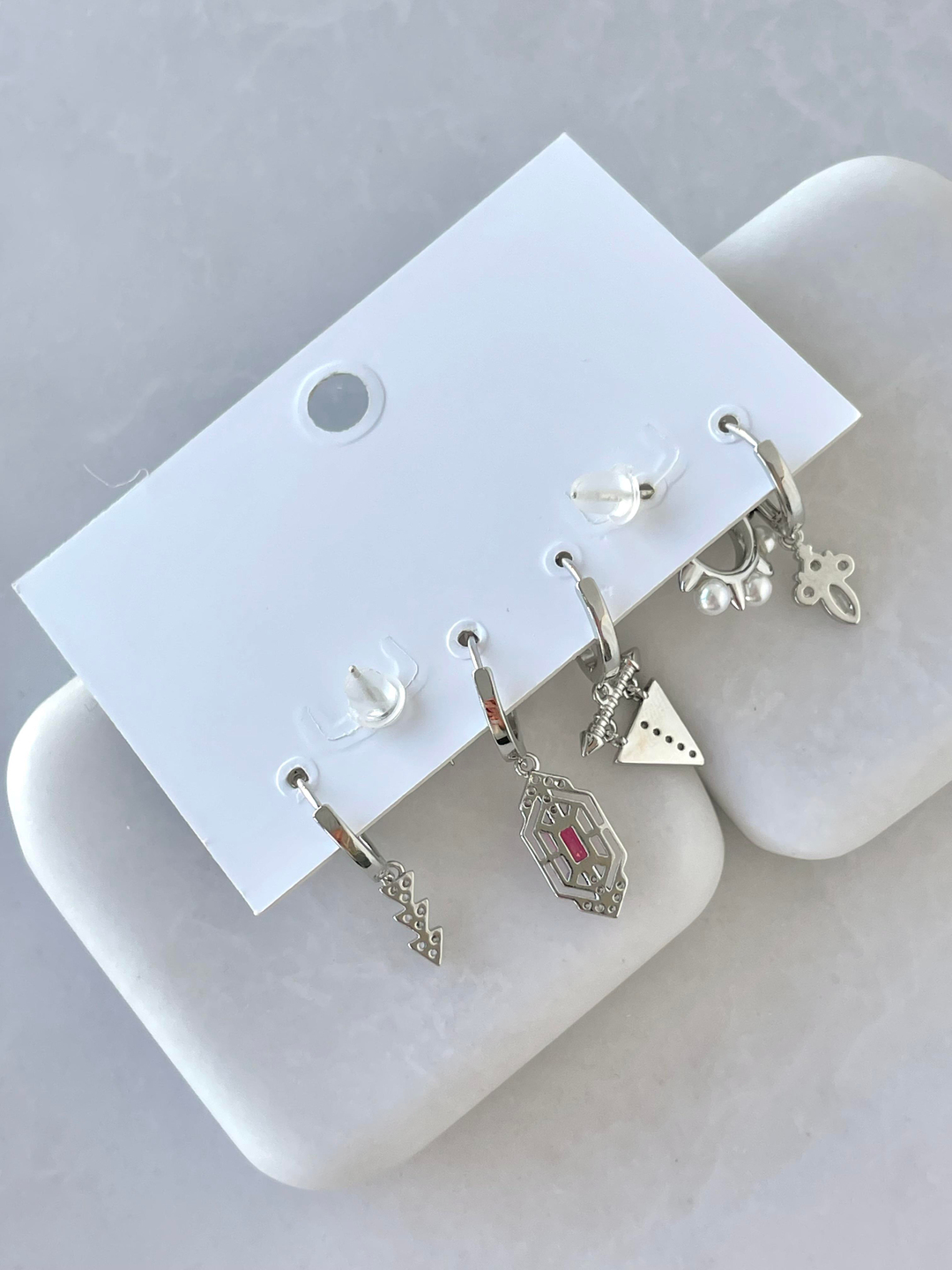 Özel Seri Altılı Gömme Taşlı Geometrik Model Küpe Gümüş Renk Gümüş