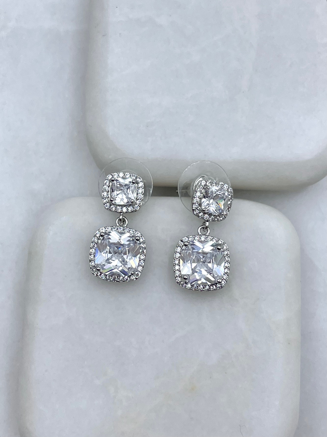 Altın Kaplama Gömme ve Kristal Taşlı Kare Sallantılı Küpe Gümüş