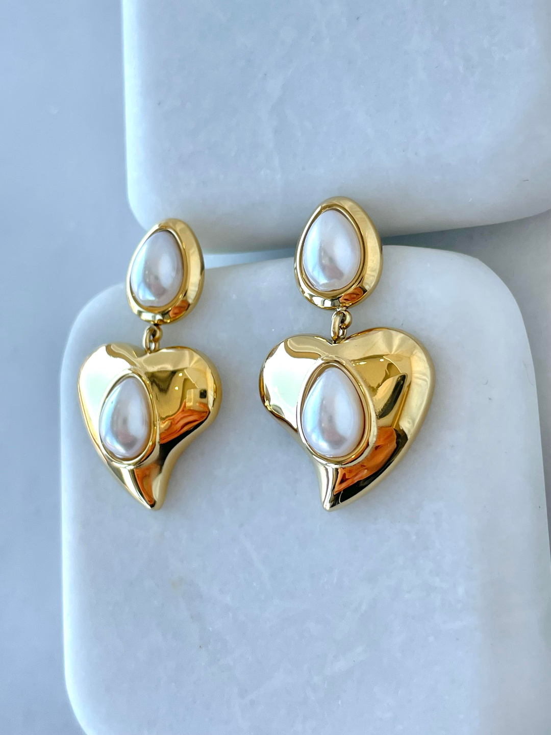 Çelik İncili Gold Kalp Sallantılı Küpe Gold