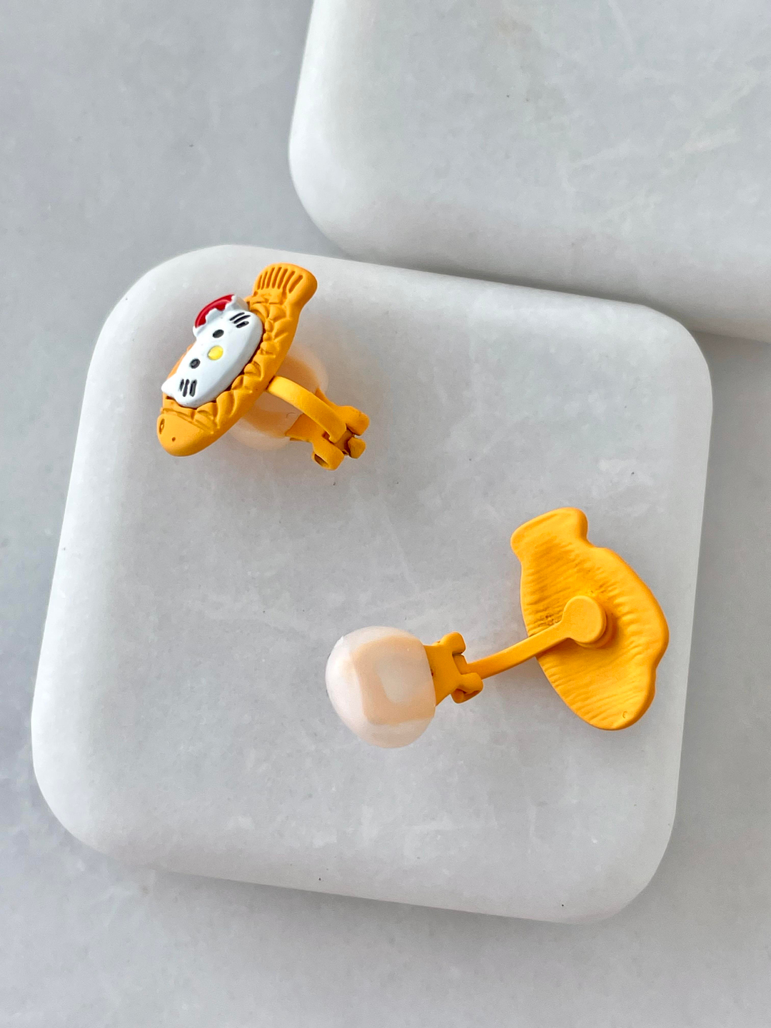 Turuncu Balıklı Hello Kitty Çocuk Küpesi Renkli