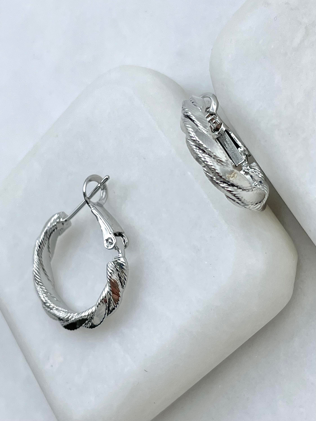 Altın Kaplama Küçük Işıltılı Sarmal Küpe 2 cm Gümüş