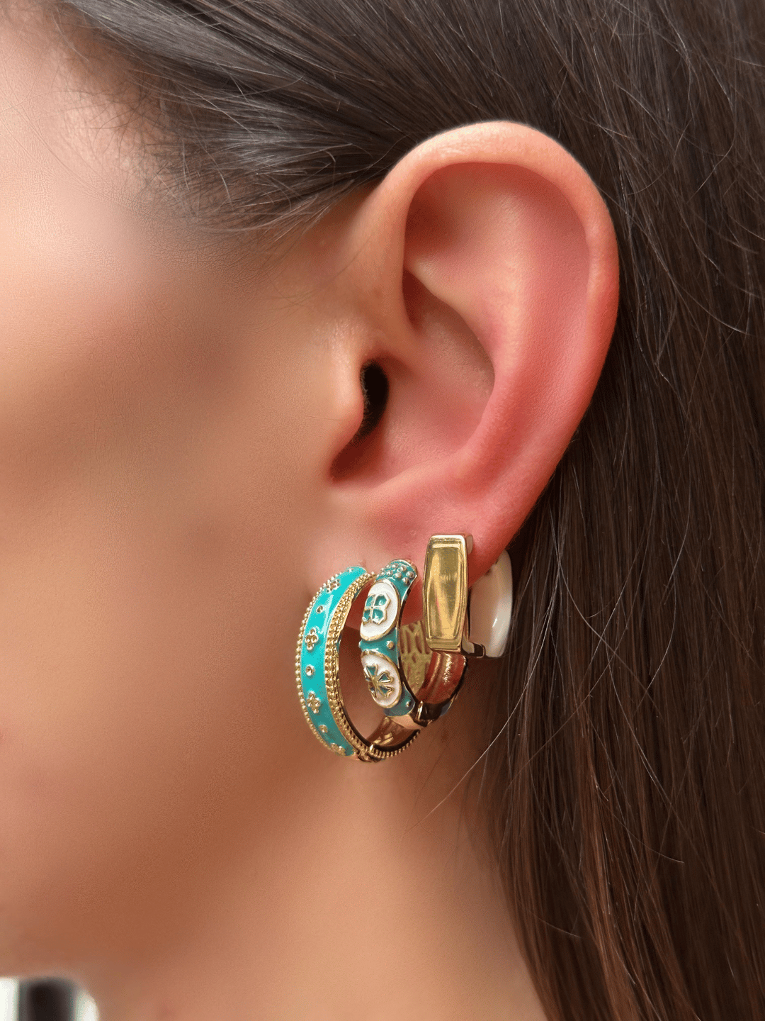 Altın Kaplama Mineli Çiçek Detaylı Halka Küpe Yeşil