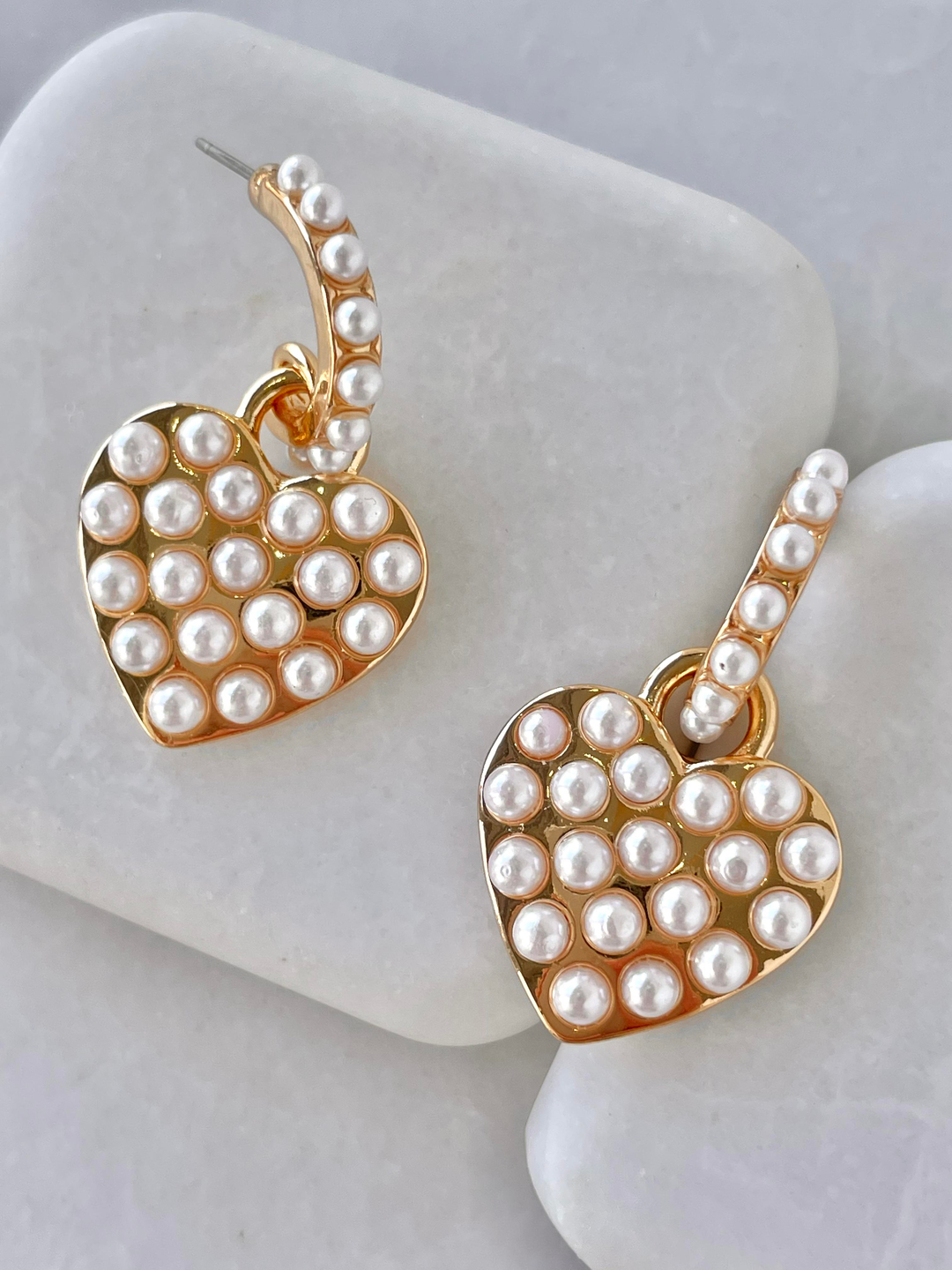 Altın Kaplama İncili Kalp Sallantılı Küpe