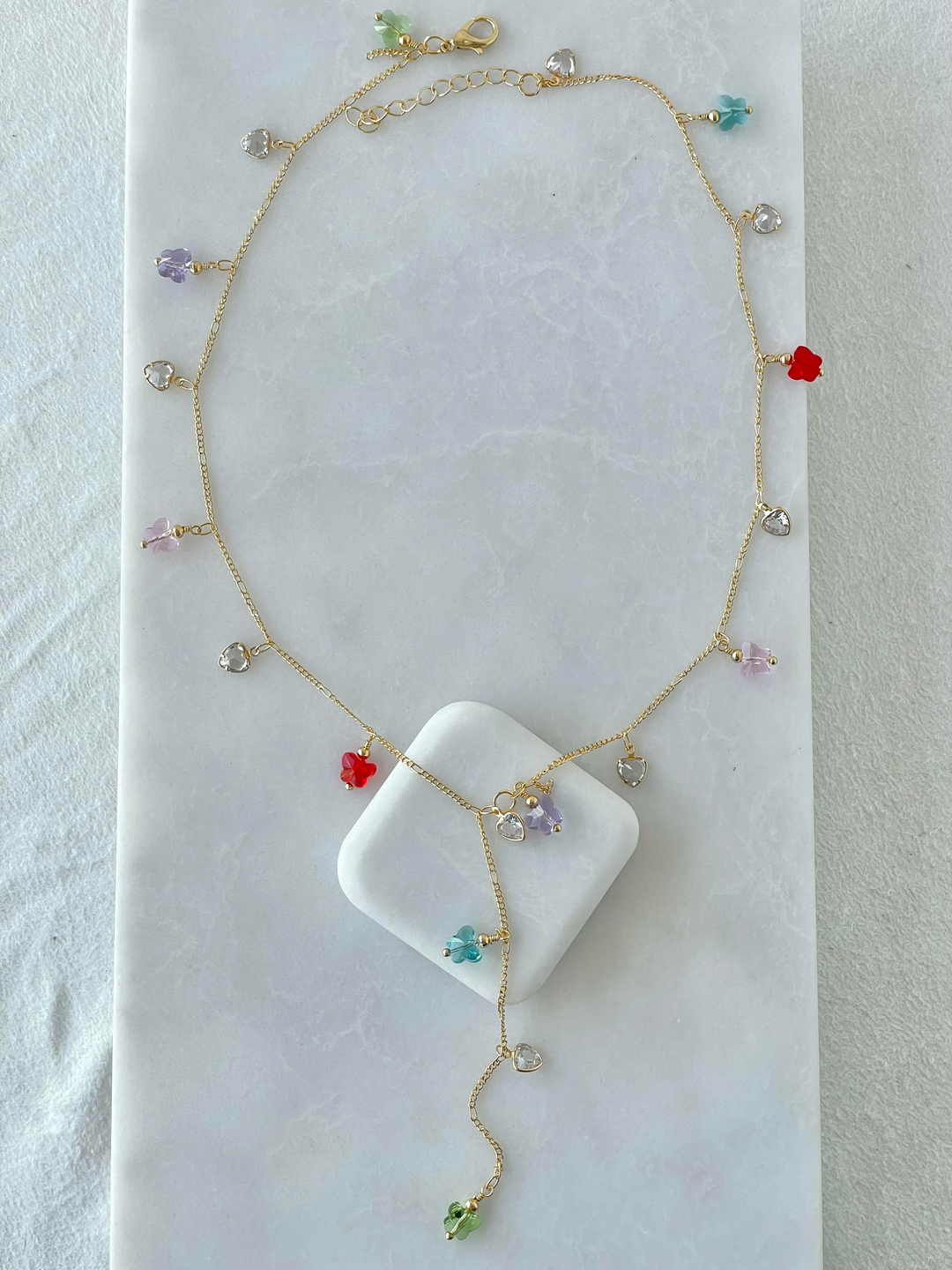 Kelebek ve Kristal Taş Sallantılı Zincir Kolye Gold