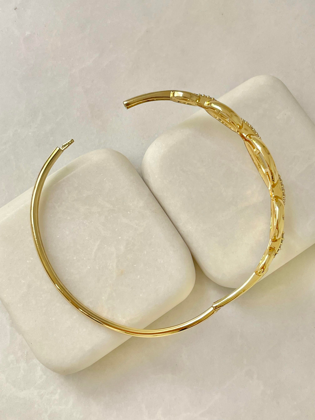 Özel Seri Zirkon Taşlı Zincir Model Kelepçe Gold