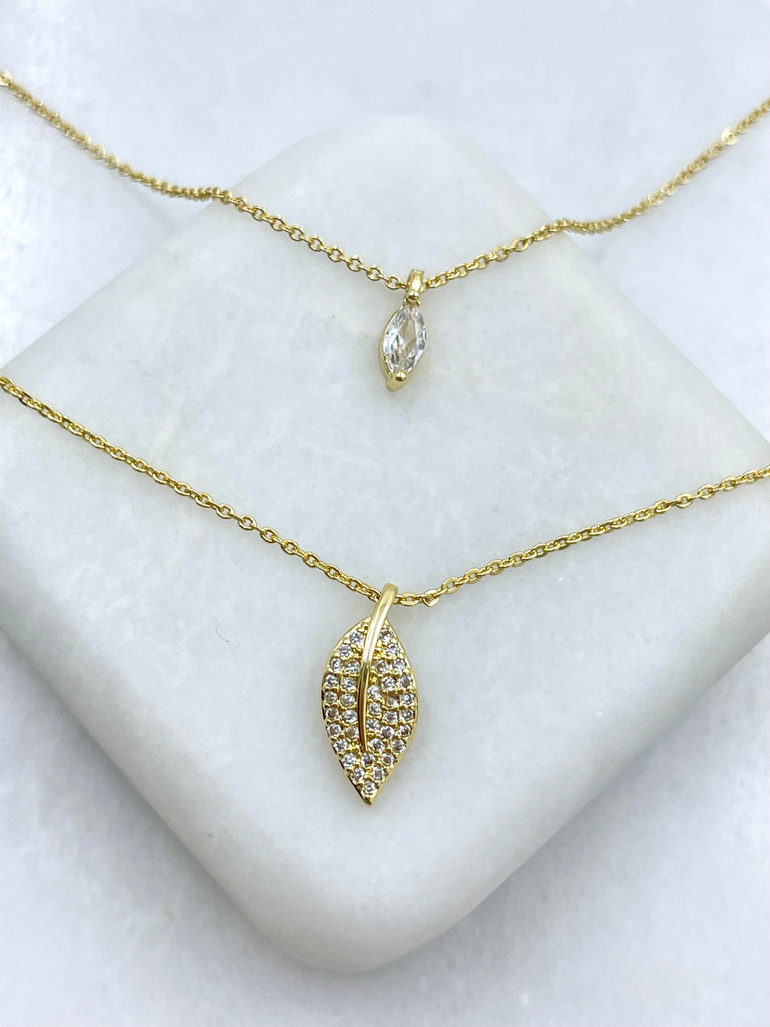 Altın Kaplama Yaprak ve Kristal Taş Sallantılı İkili Kolye Gold