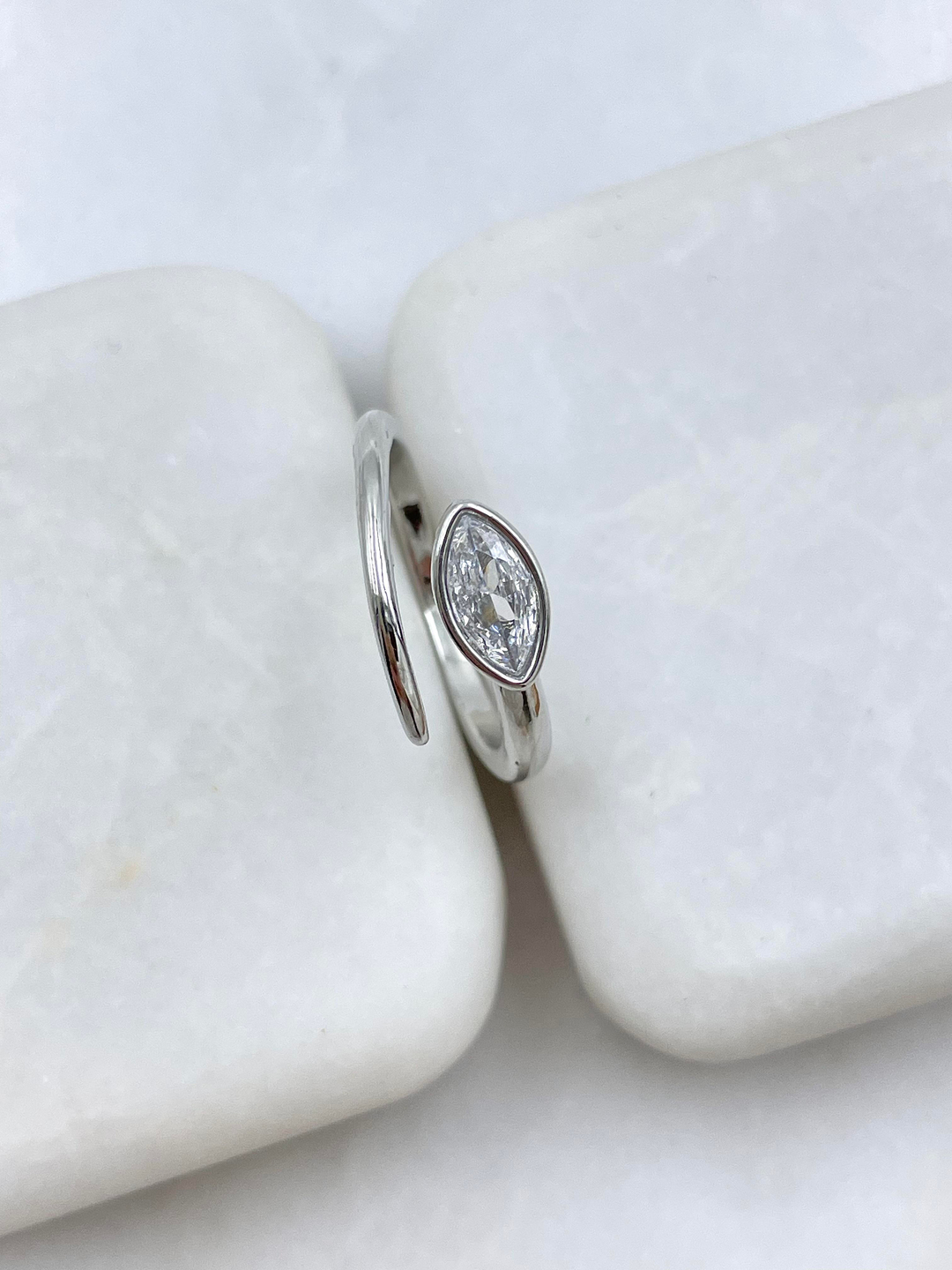 Altın Kaplama Kristal Taşlı Damla Model Yüzük Gümüş