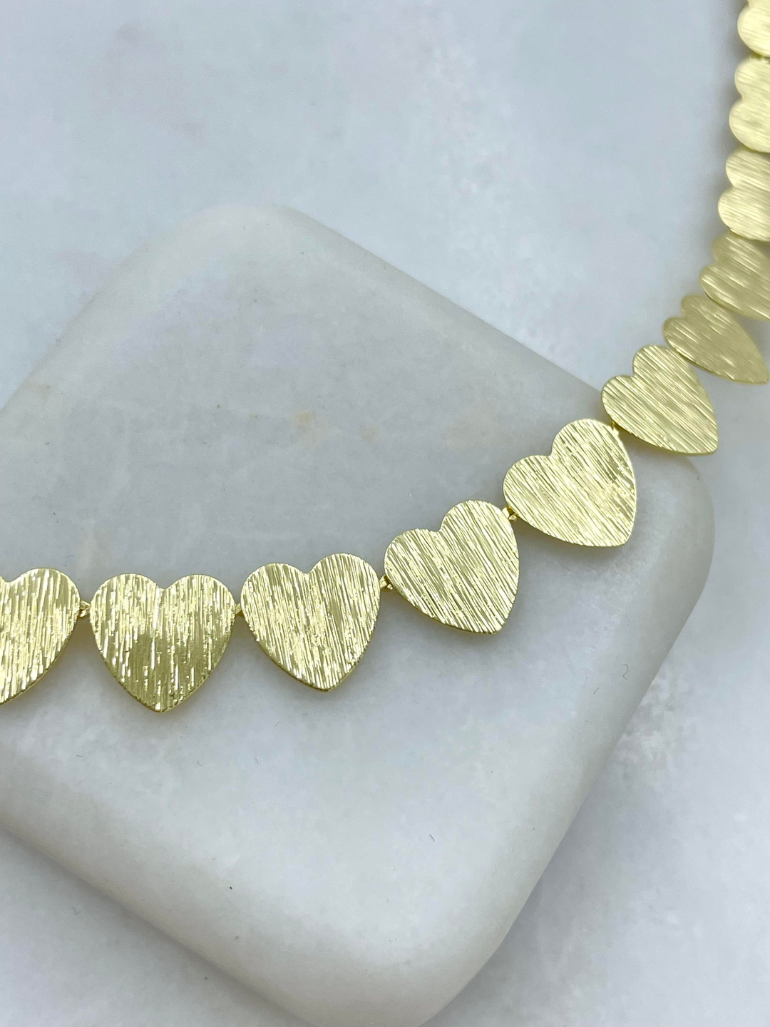 Altın Kaplama İşlemeli Kalp Plaka Kolye Gold