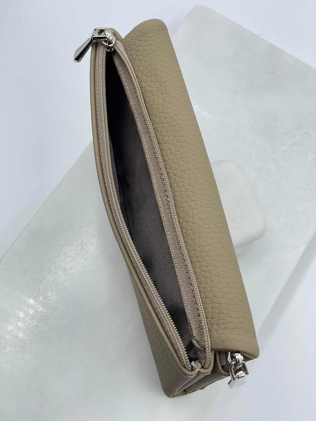 Metal Detaylı Cüzdan Vizon