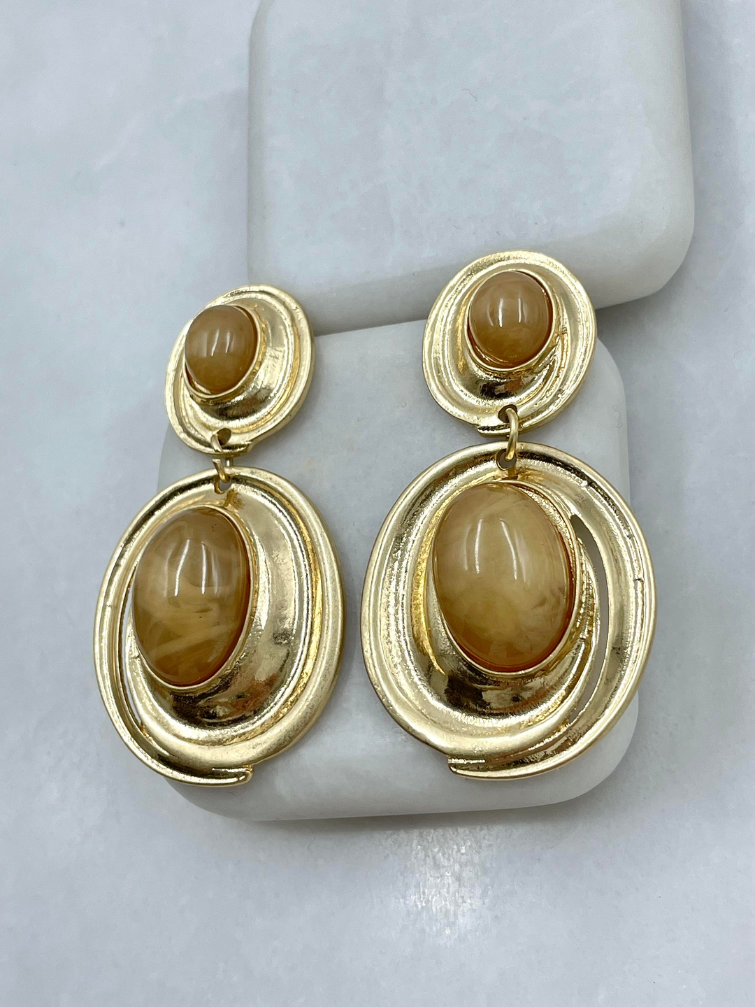 Altın Kaplama Daire Sallantılı Opal Taşlı Vintage Küpe Vizon