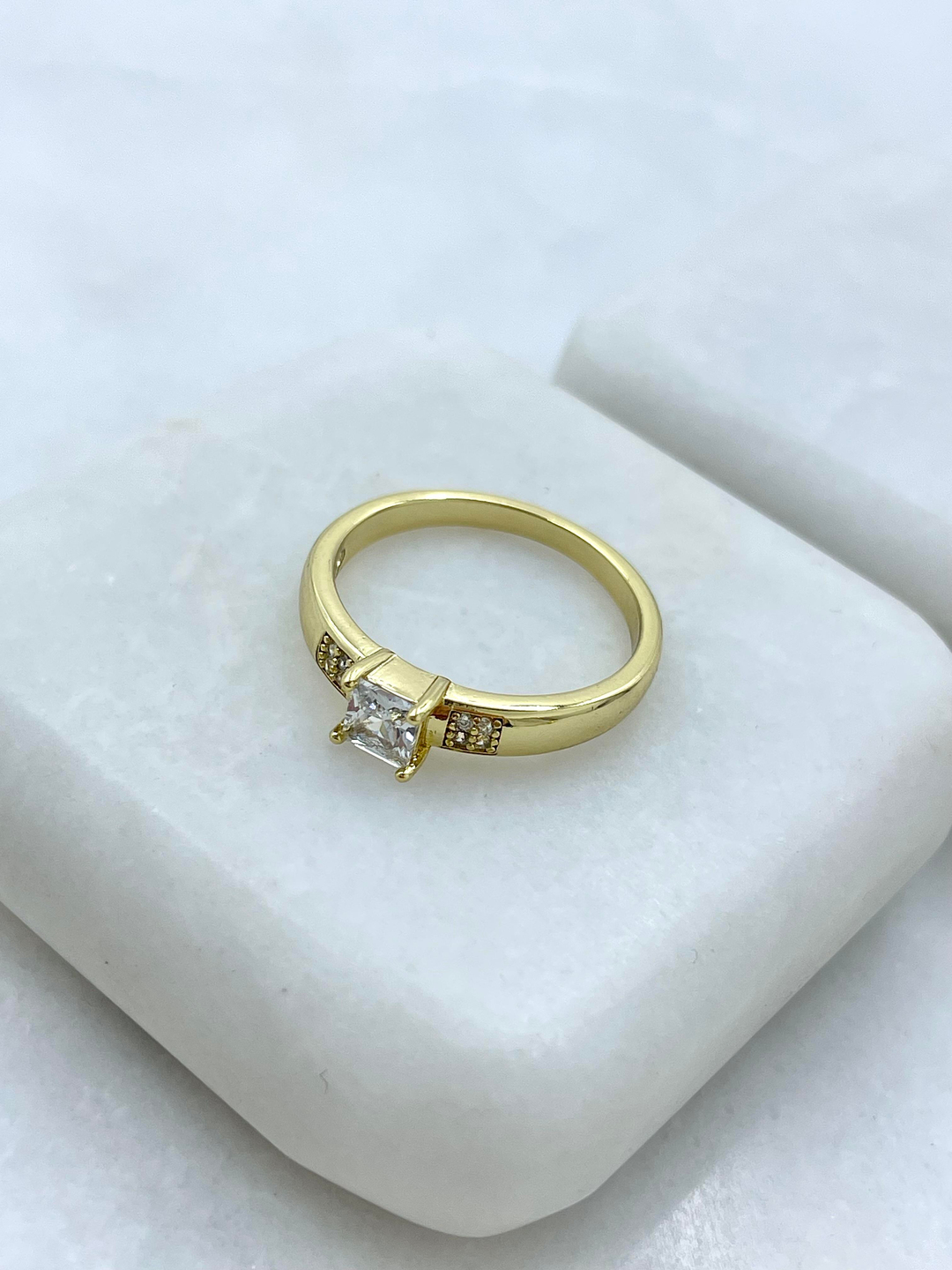 Özel Seri Kare Kristal Taşlı Yüzük Gold