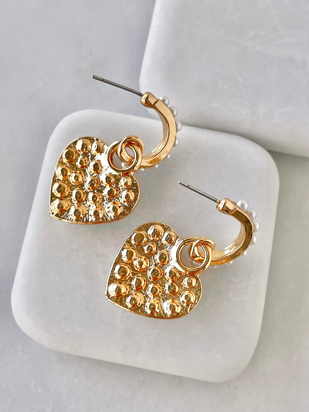 Altın Kaplama İncili Kalp Sallantılı Küpe