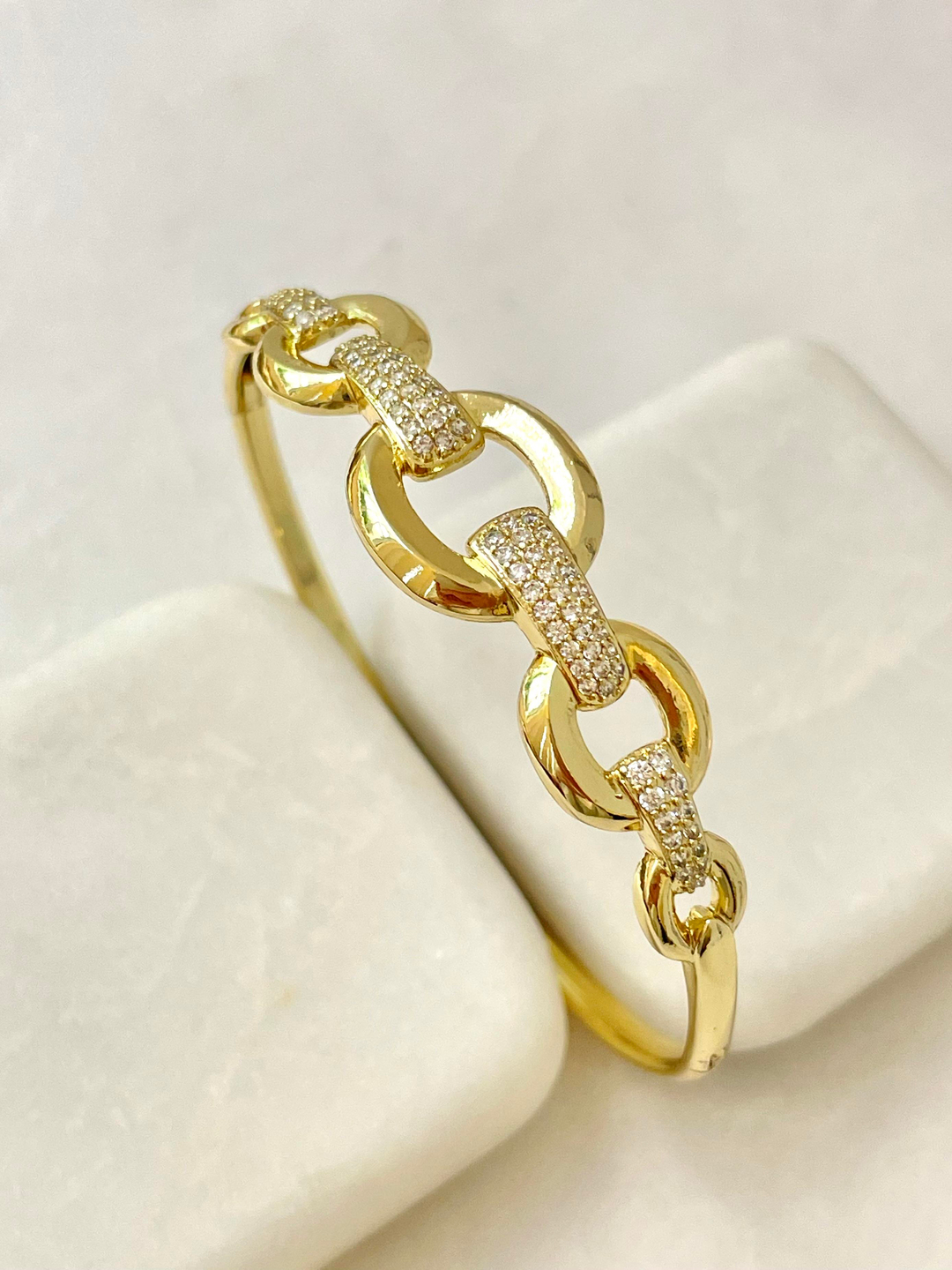 Özel Seri Zirkon Taşlı Zincir Model Kelepçe Gold