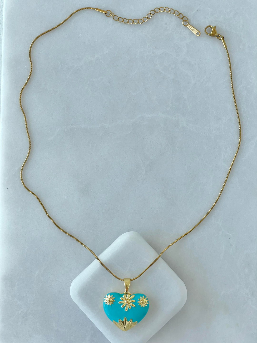 Çelik Mineli İşlemeli Kalp Kolye Gold