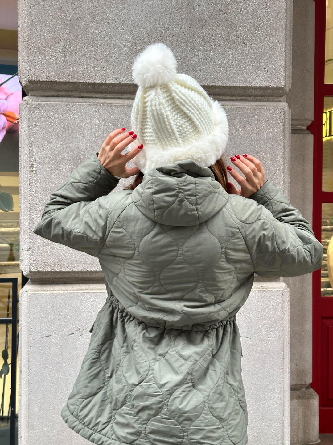 Peluş Kürklü Ponponlu Bere Beyaz