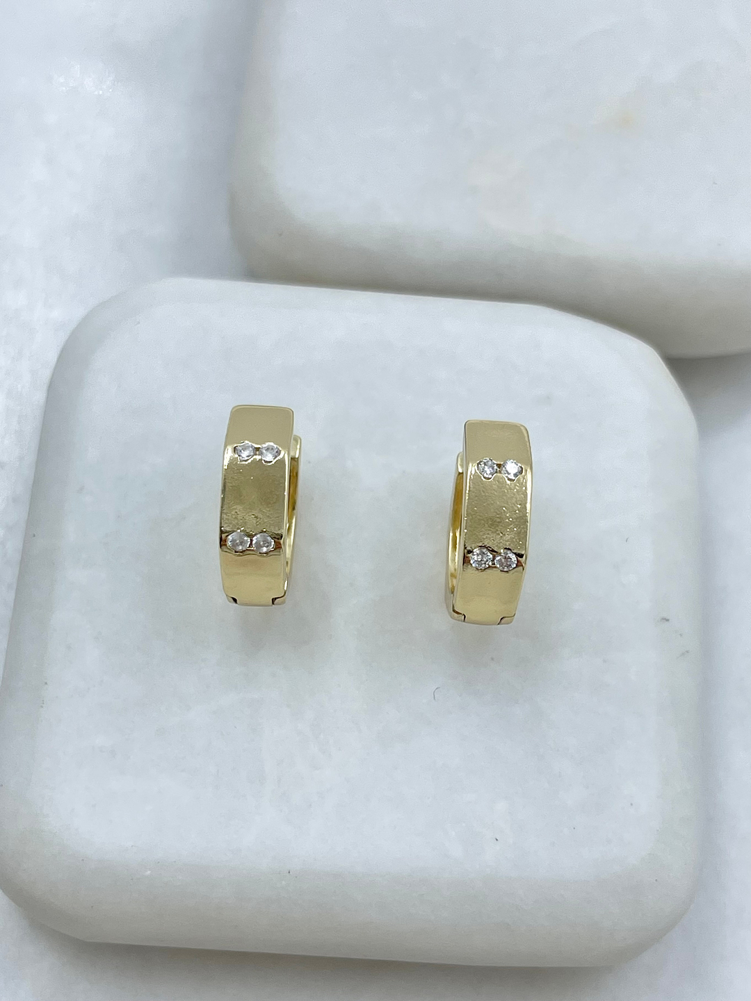 Özel Seri Köşeli Kristal Taşlı Halka Küpe 1.4 cm Gold