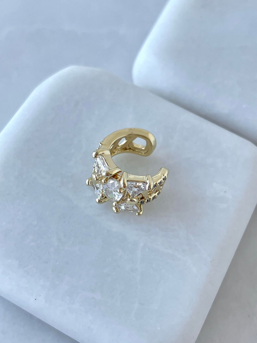 Altın Kaplama Kristal Fiyonk Kıkırdak Küpe Gold