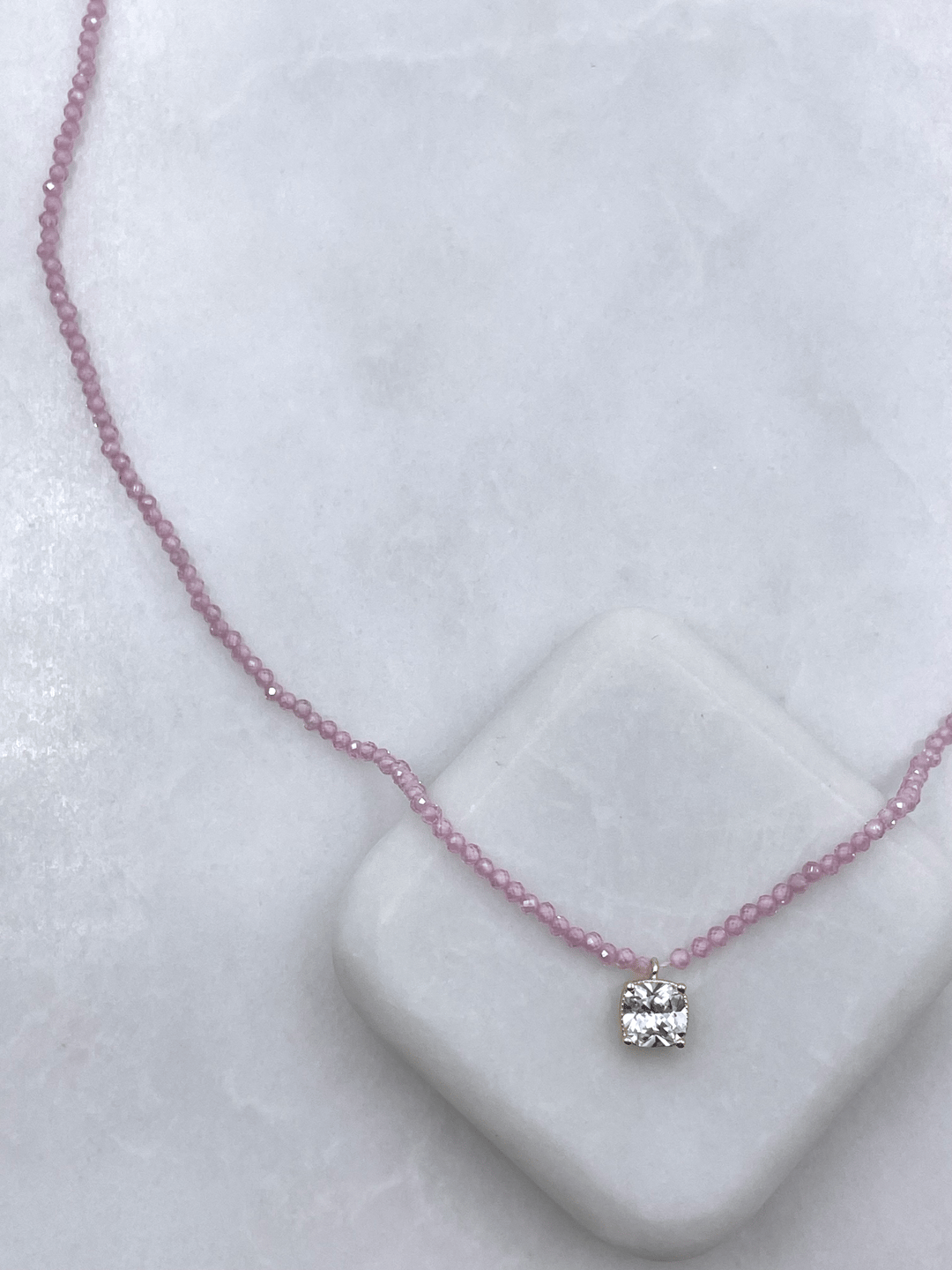 Özel Seri Kare Sallantılı Pembe Kristal Taş Boncuk Kolye Gold