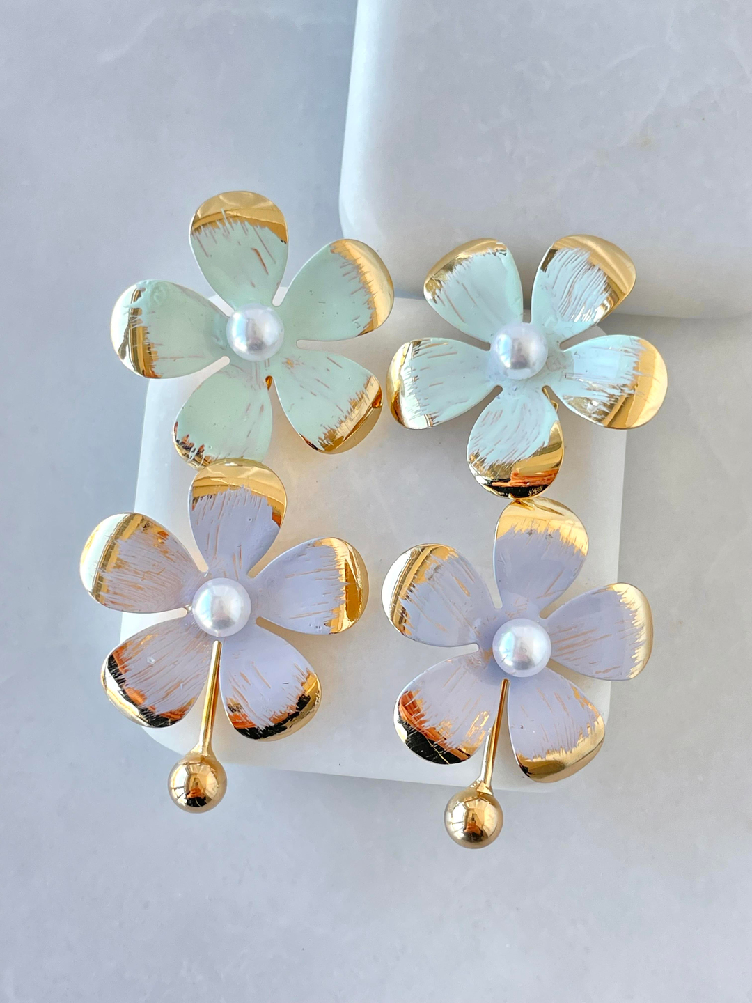 Altın Kaplama Renk Detaylı İkili Çiçek Küpe Gold