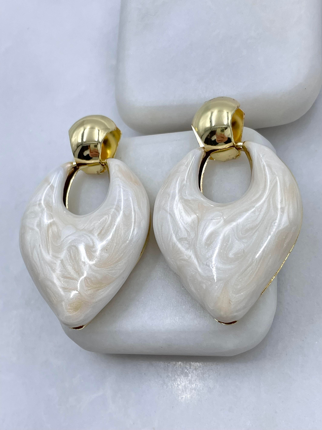 Altın Kaplama Yaprak Model Vintage Küpe Ekru