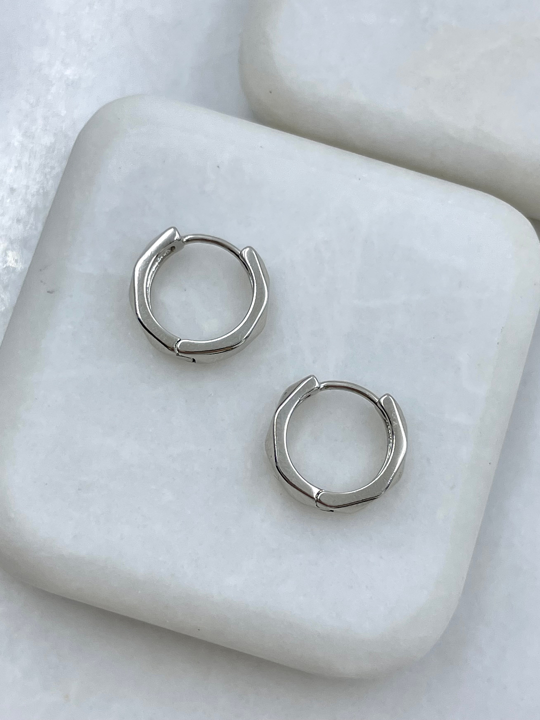 Özel Seri Minimal Yansımalı Küpe 1.3 cm Gümüş