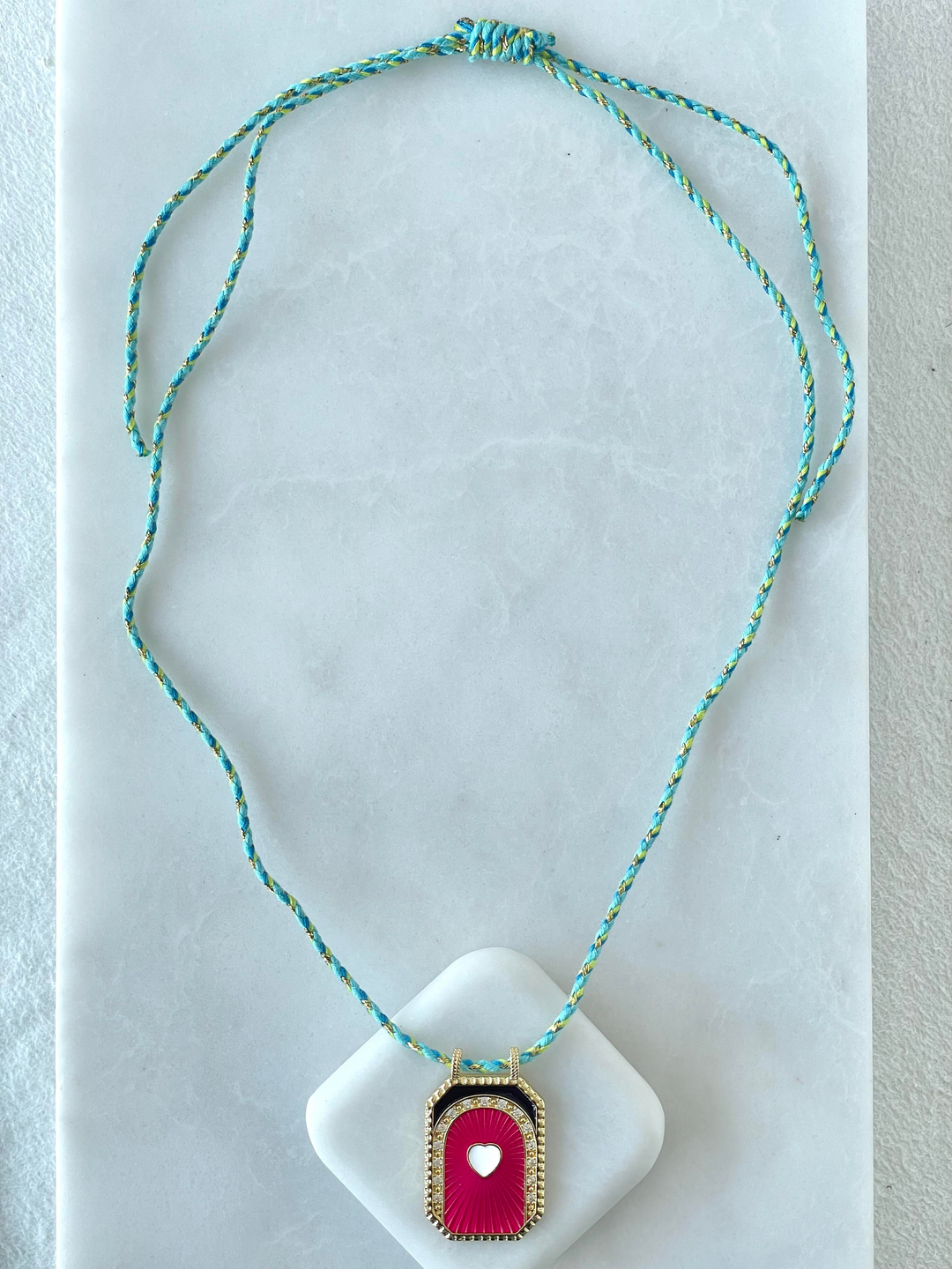 Kalp Sallantılı Işıltılı İp Kolye Gold