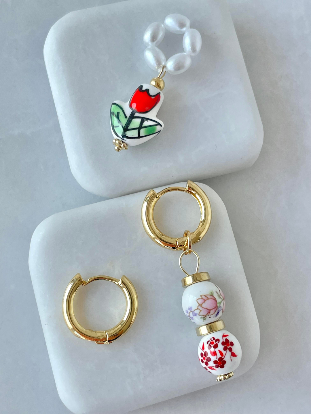 Altın Kaplama Kırmızı Porselen Lale Charmlı Halka Küpe Gold