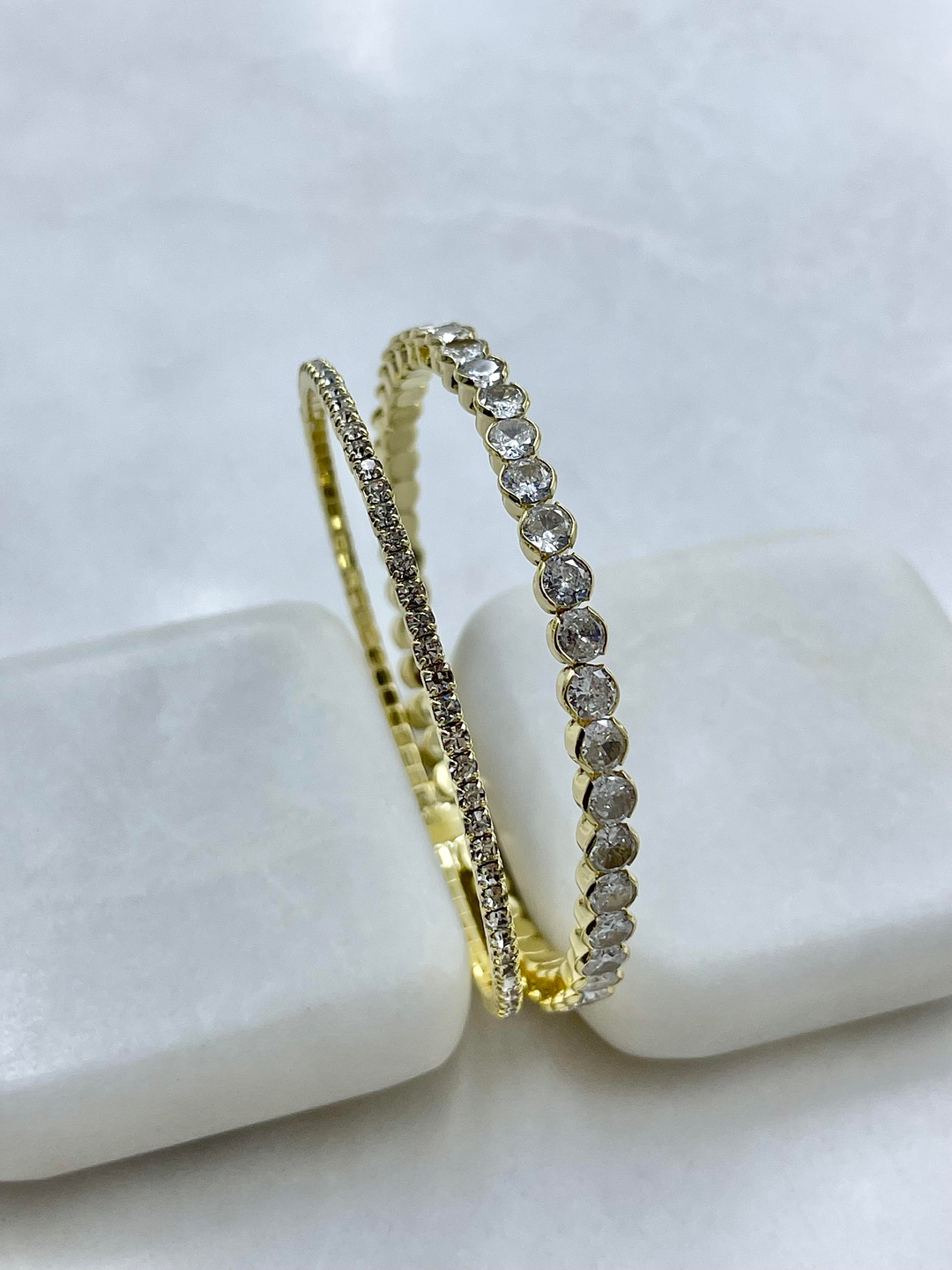 Altın Kaplama Su Yolu ve Kristal Taşlı Yaylı Bileklik Gold