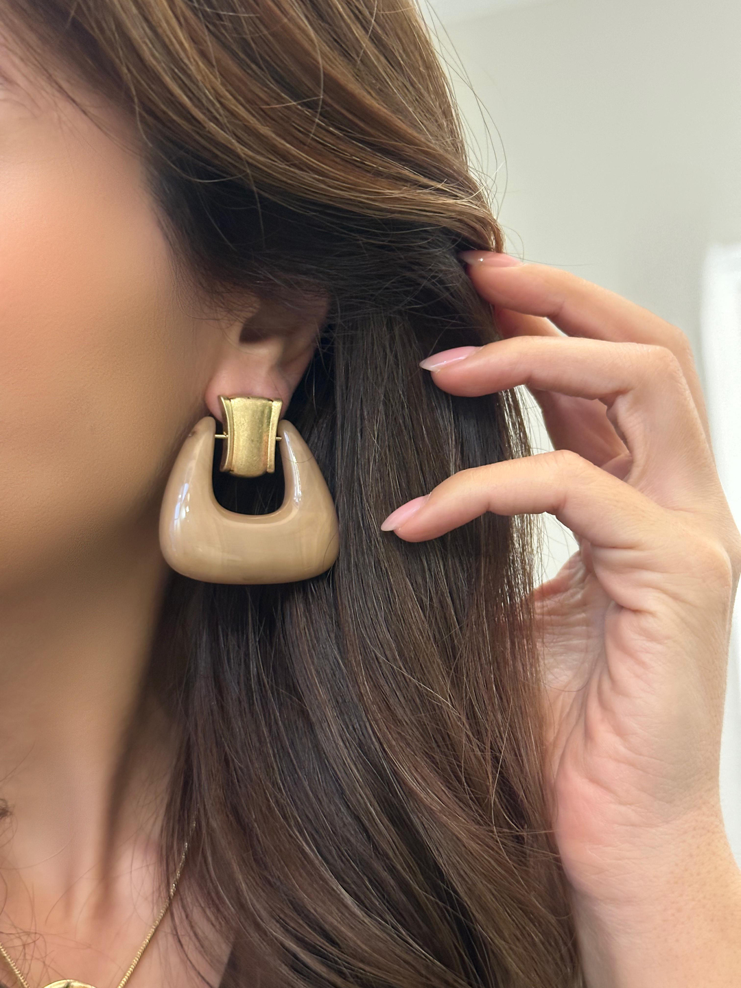 Altın Kaplama Eskitme Detaylı Çanta Model Vintage Küpe Vizon