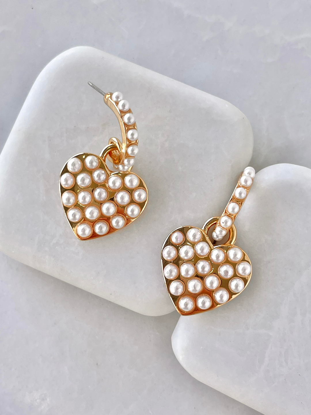 Altın Kaplama İncili Kalp Sallantılı Küpe