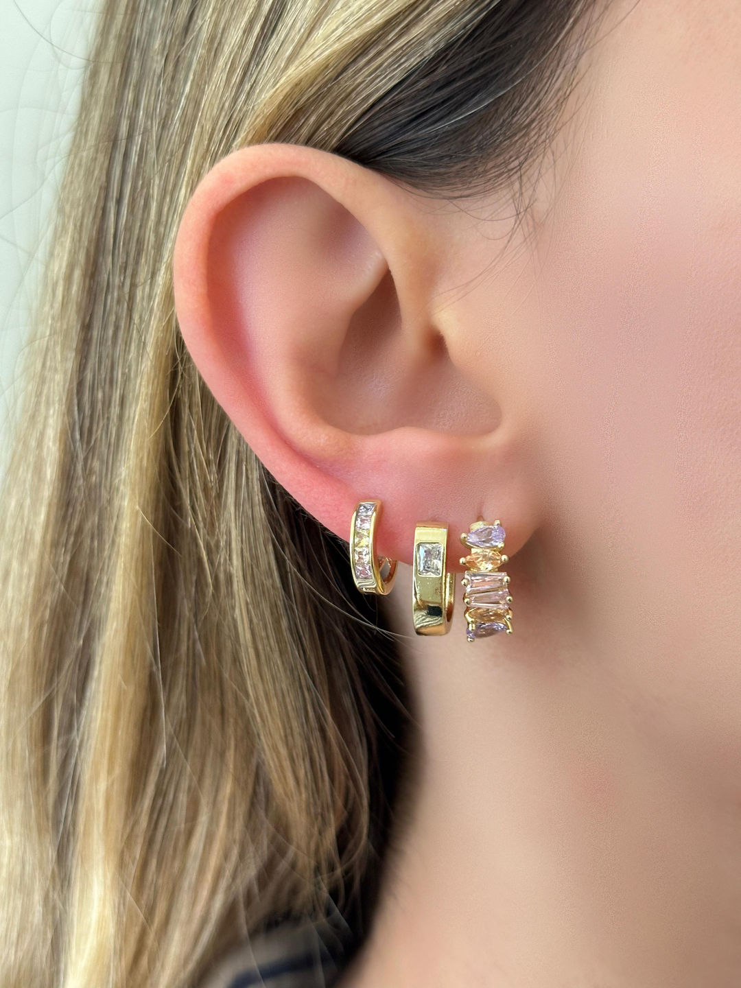 Özel Seri Kristal Taşlı Köşeli Küpe Gold