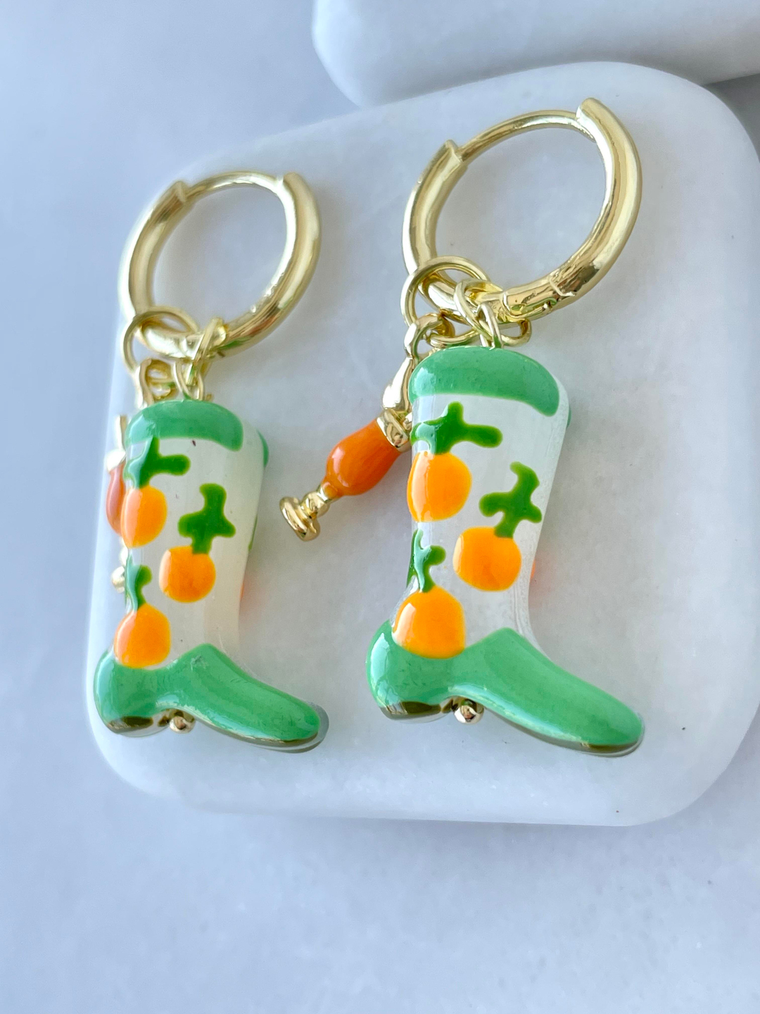 Altın Kaplama Kokteyl ve Çizme Charmlı Halka Küpe Gold