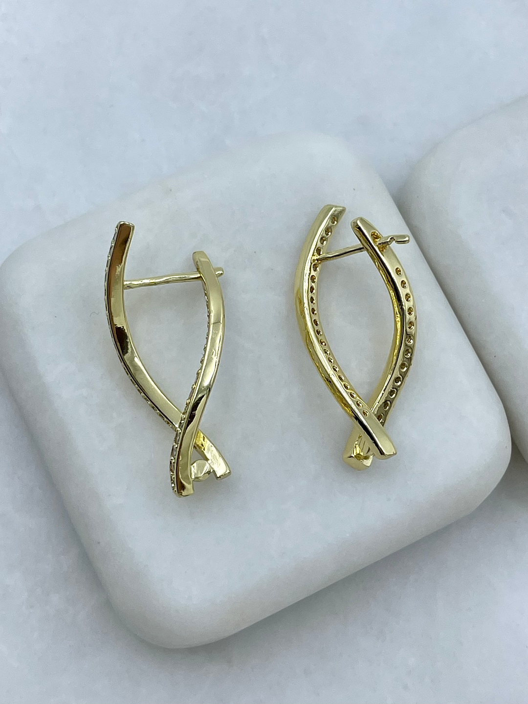 Altın Kaplama Gömme Taşlı Dalga Tasarım Küpe Gold