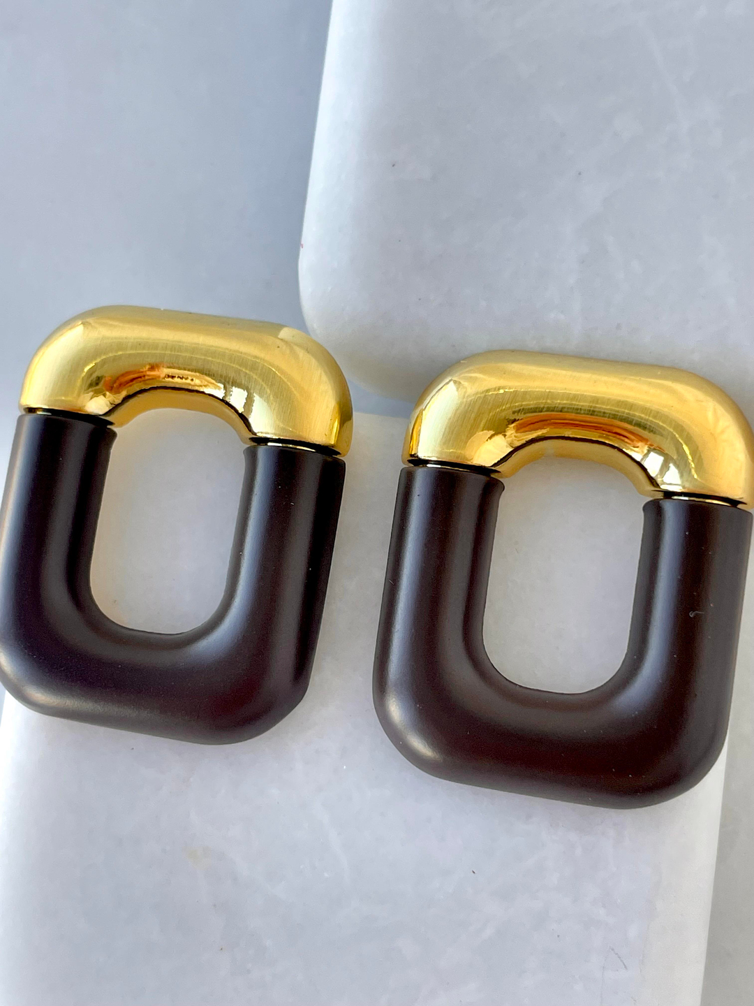 Gold Detaylı Mat Küpe Kahve