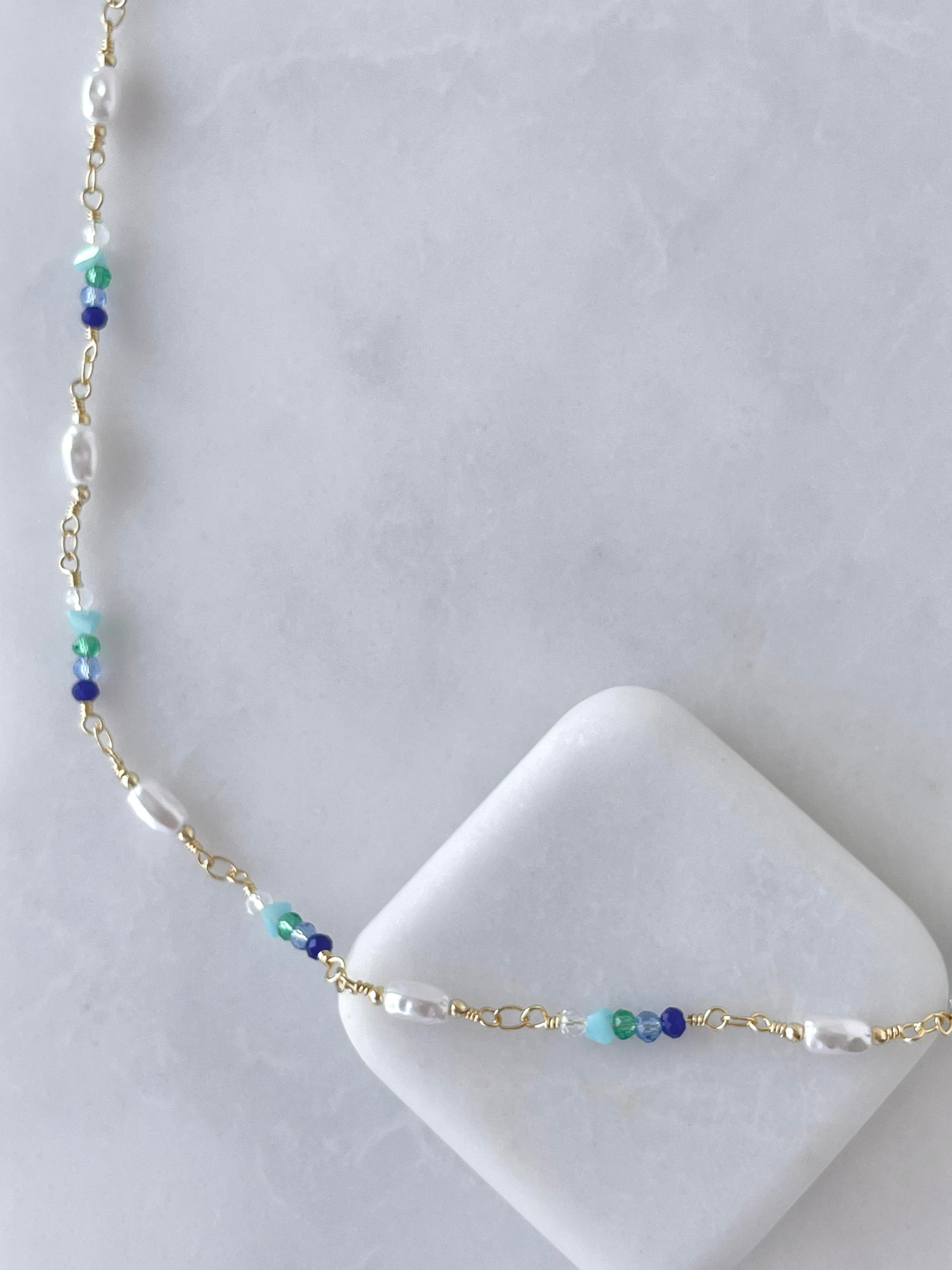 Altın Kaplama İnci ve Mavi Kristal Boncuklu Kolye Gold