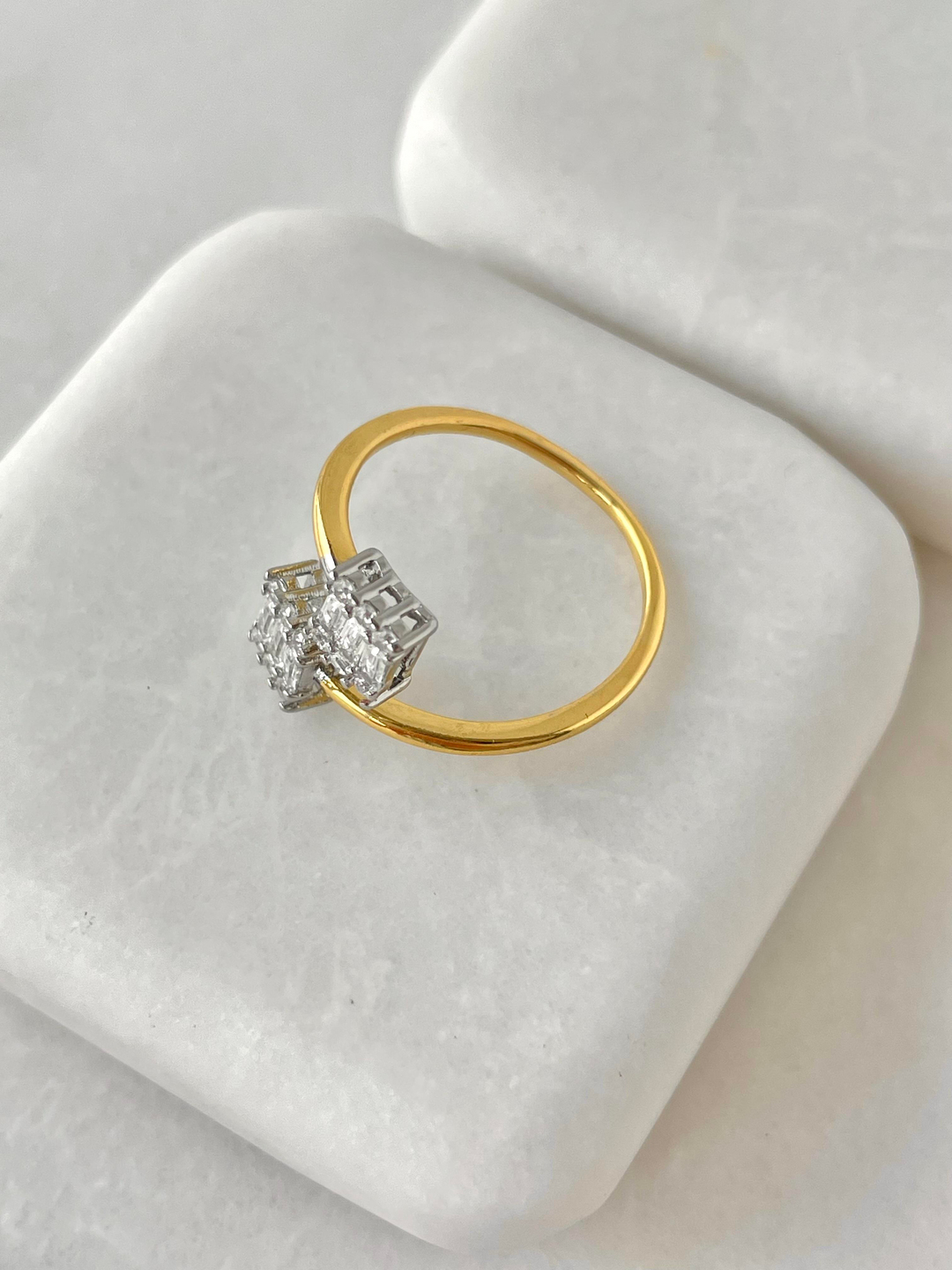 Çelik Çift Renk Baget Taşlı Yüzük Gold