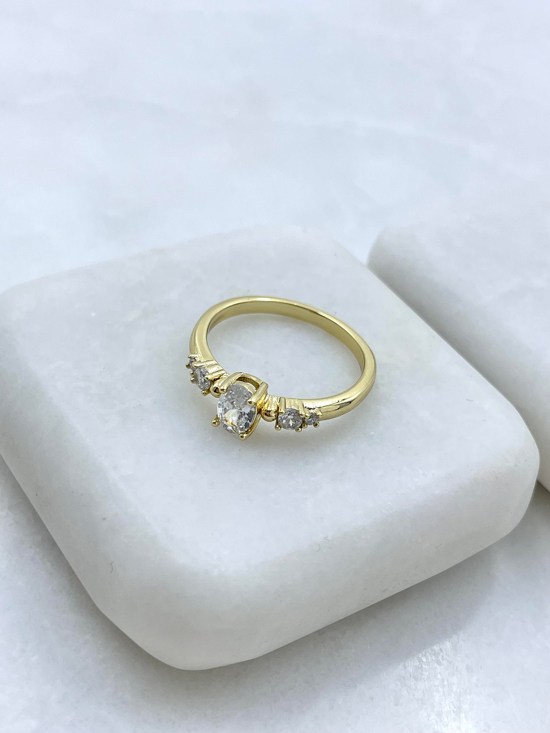 Özel Seri Oval Kristal Taşlı Yüzük Gold