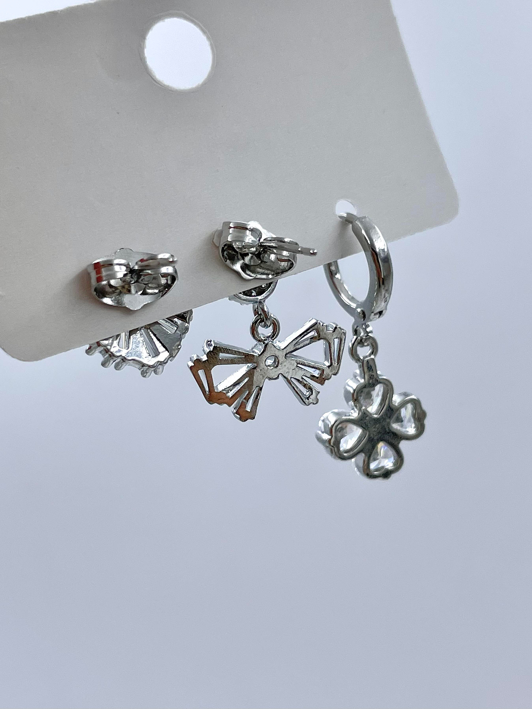 Altın Kaplama Üçlü Kristal Taşlı Çiçek ve Kurdele Set Küpe Gümüş