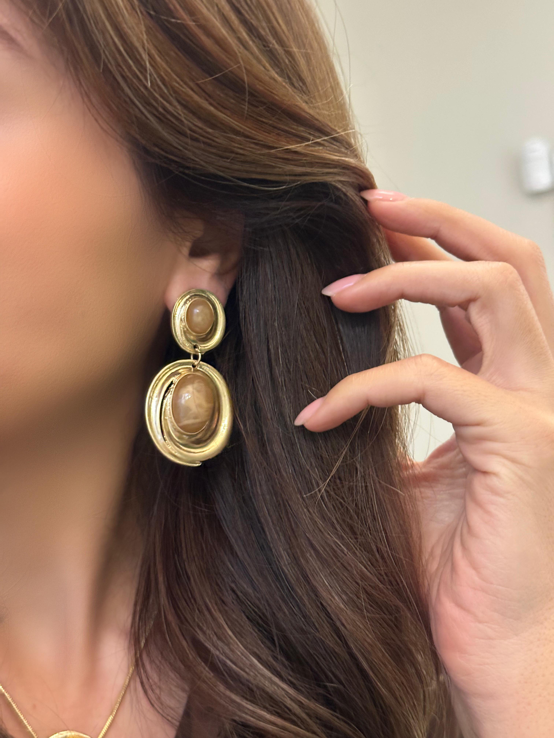 Altın Kaplama Daire Sallantılı Opal Taşlı Vintage Küpe Vizon