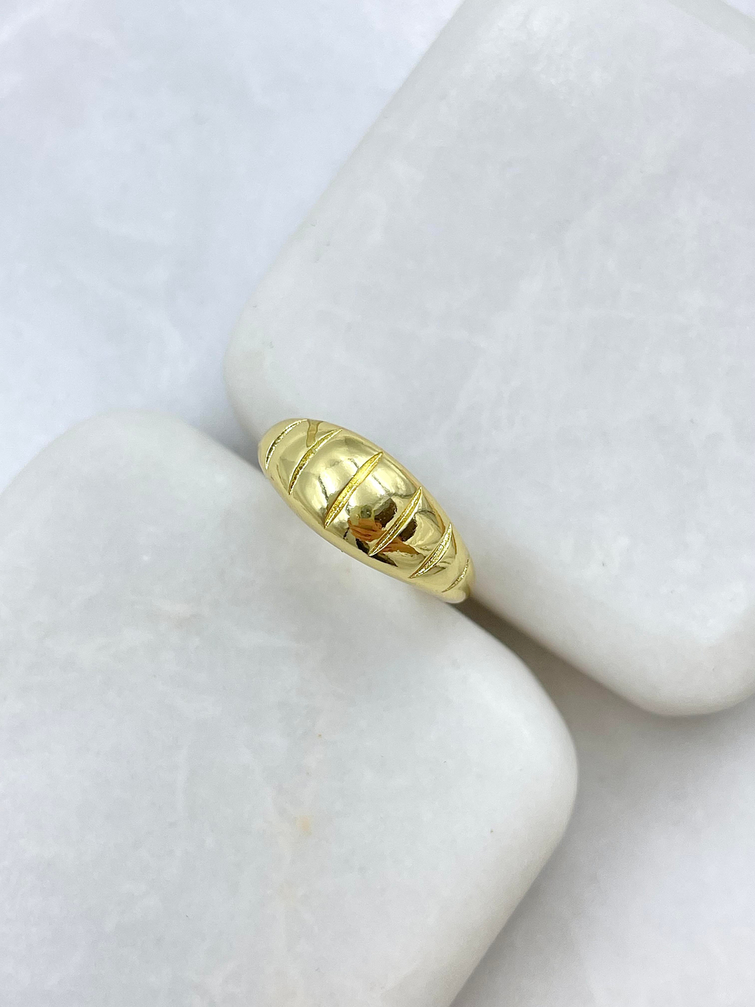Altın Kaplama Desenli Bombeli Serçe Parmak Yüzüğü Gold