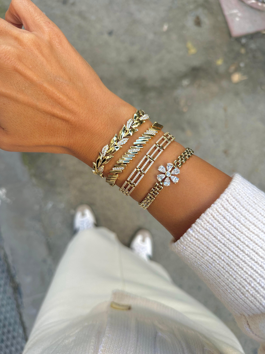 Özel Seri Gömme Taşlı Sütun Bileklik Gold