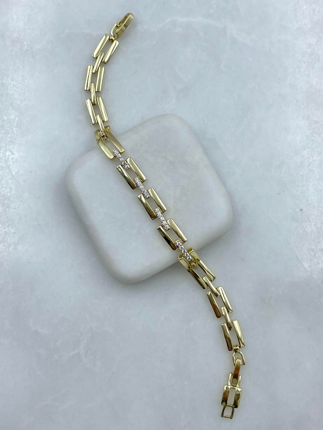 Özel Seri Gömme Taşlı İçi Boş Dikdörtgen Zincir Bileklik Gold