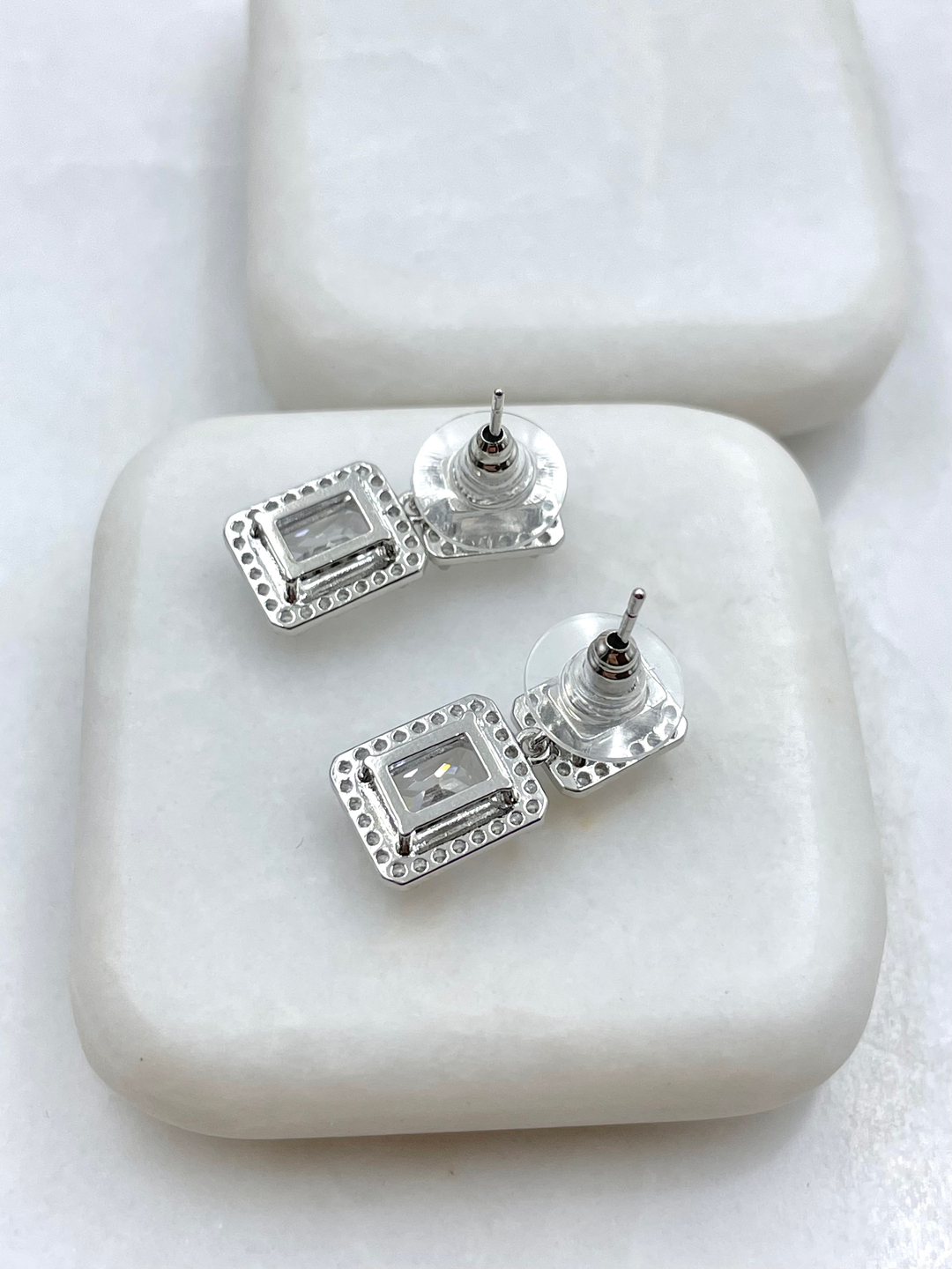 Altın Kaplama Gömme ve Kristal Taşlı Dikdörtgen Sallantılı Küpe Gümüş