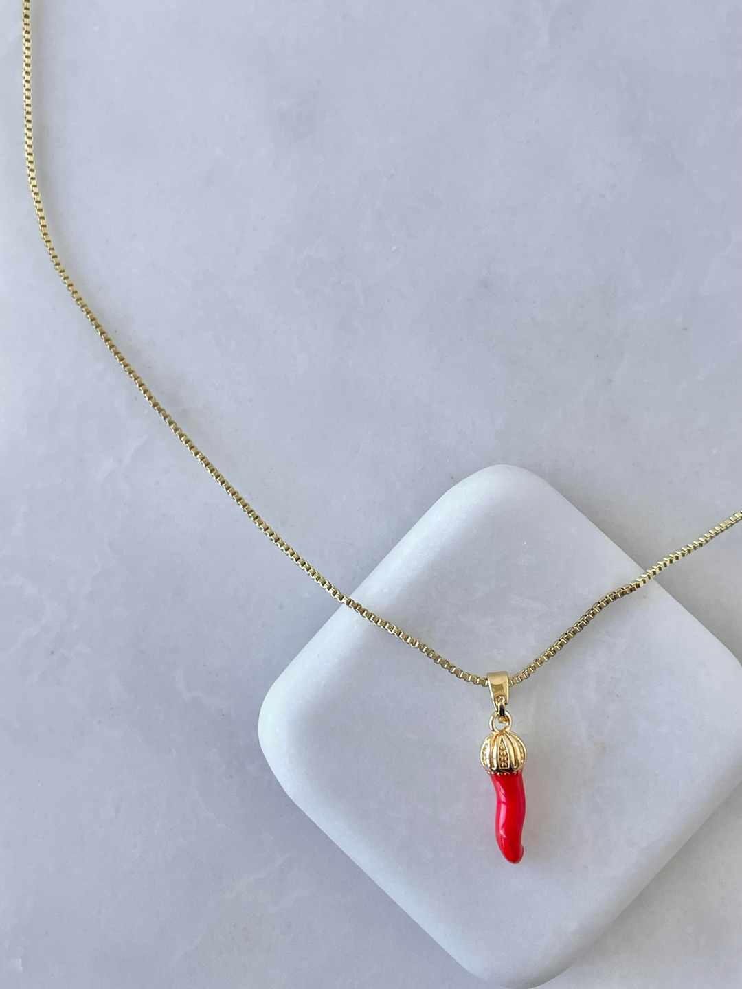 Altın Kaplama Biber Charmlı Kolye Gold