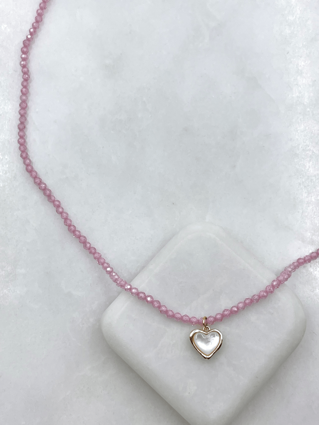 Özel Seri Sedefli Kalp Sallantılı Krisral Boncuk Kolye Gold