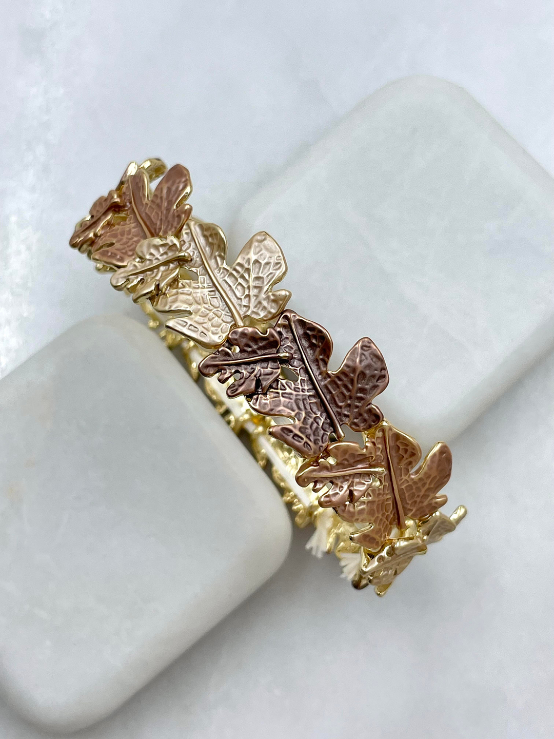 Dizi Yaprak Lastik Bileklik Bronz Kahve